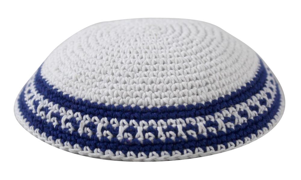 Gehäkelte weiße Kippa mit Blau