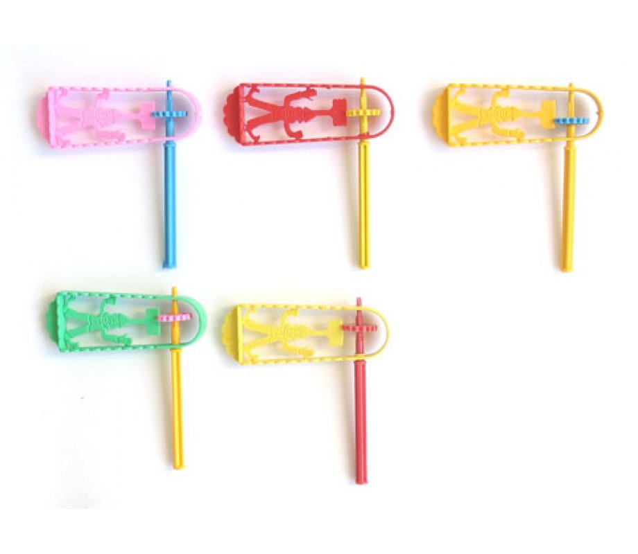 Kleine Purimratsche aus Plastik