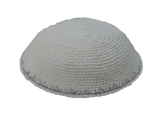 Gehäkelte Kippa in Weiß-Silber