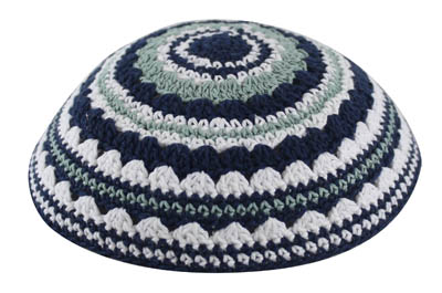 Gehäkelte Kippa, weiß-grün-dunkelblau